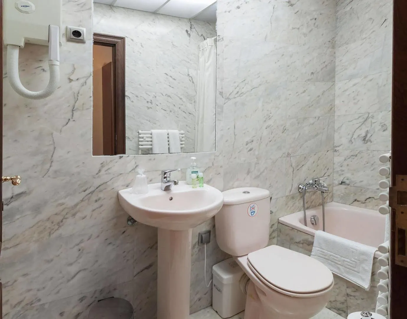 Alba Hotel Barcelona 3*,