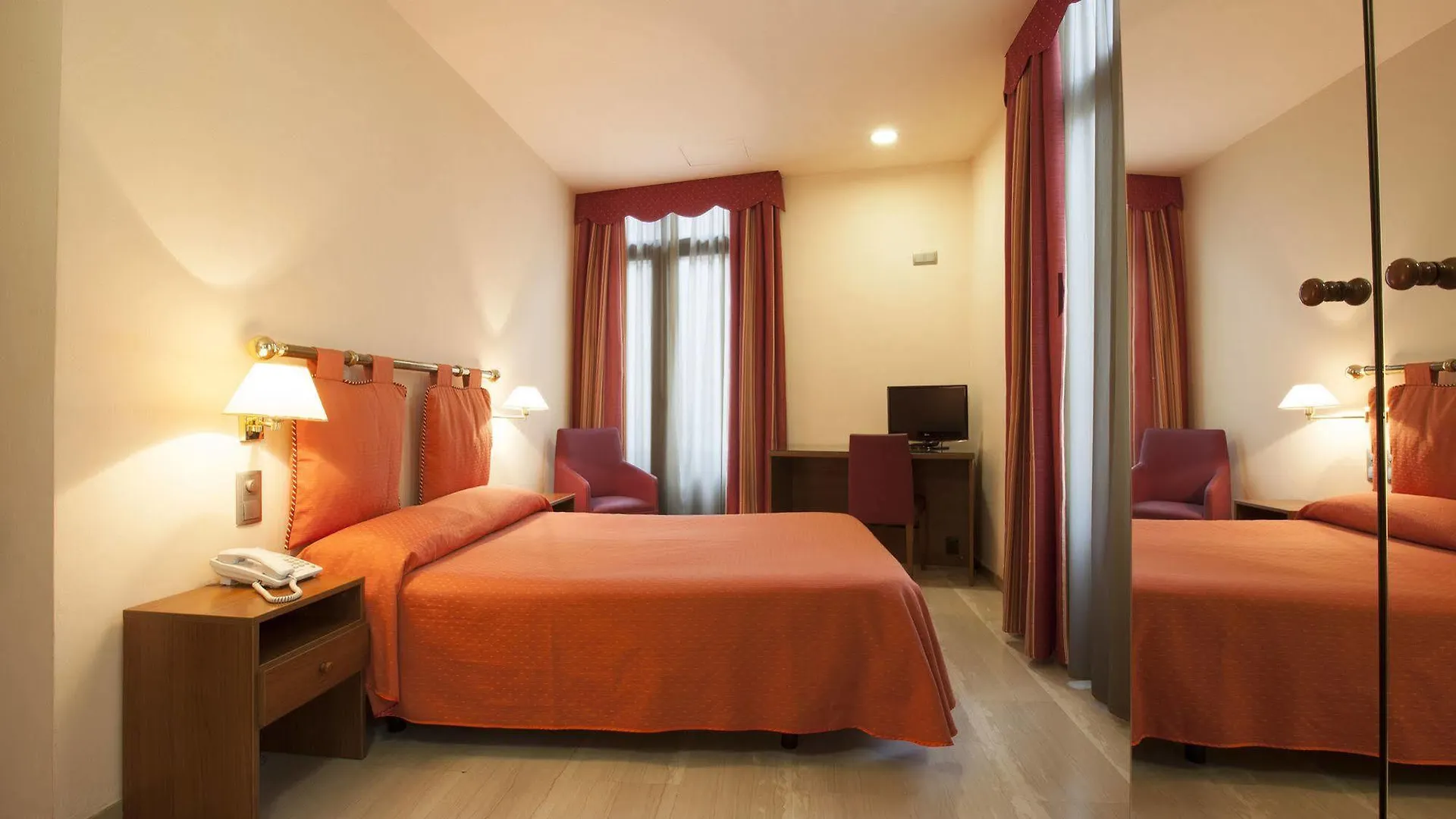 Alba Hotel Barselona 3*,